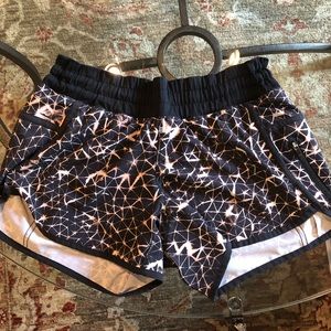 Lululemon tracker short V size 4